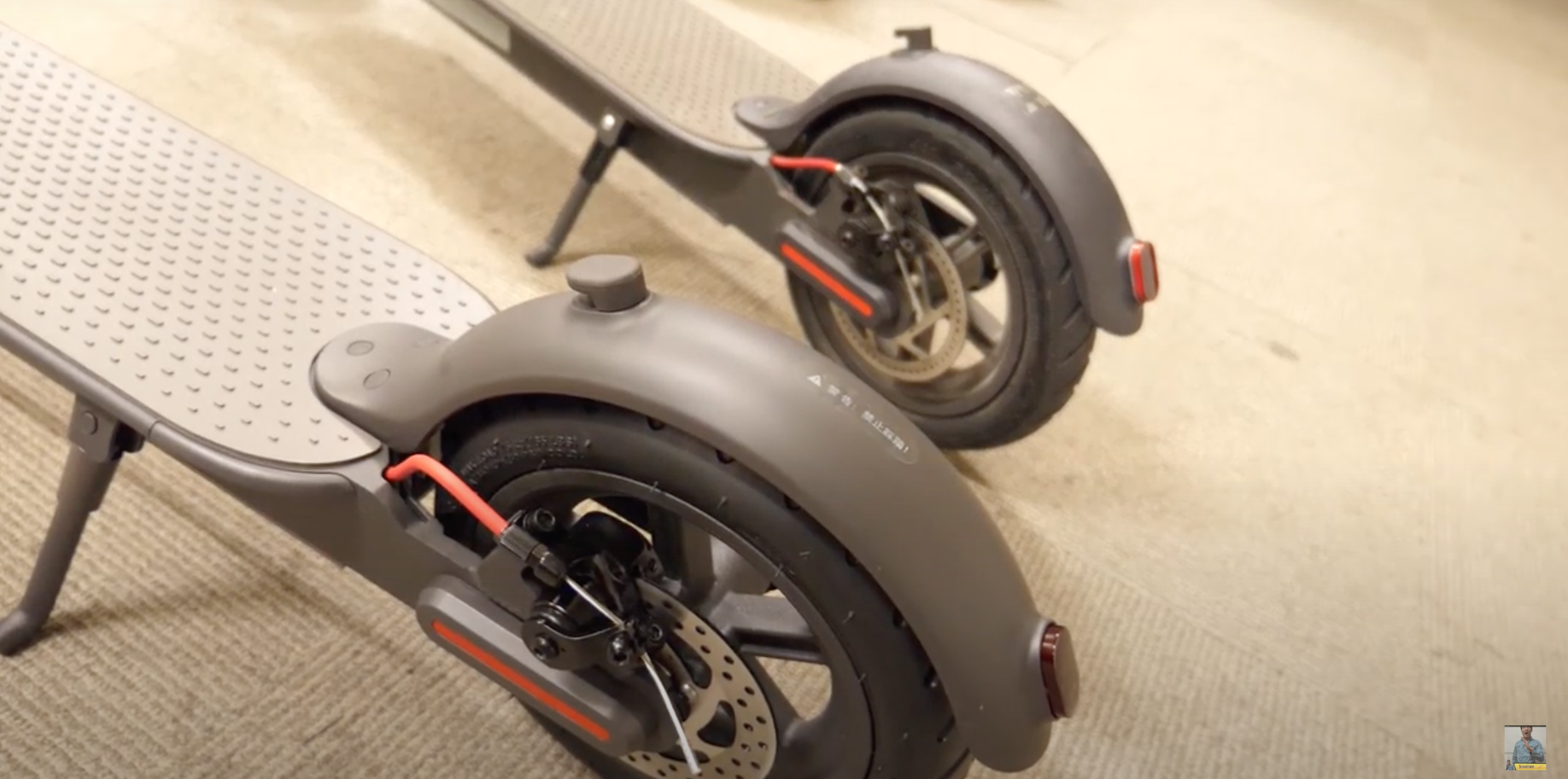 Xiaomi Electric Scooter 1S vs Xiaomi Electric Scooter M365 - brakes (source Sami Luo)